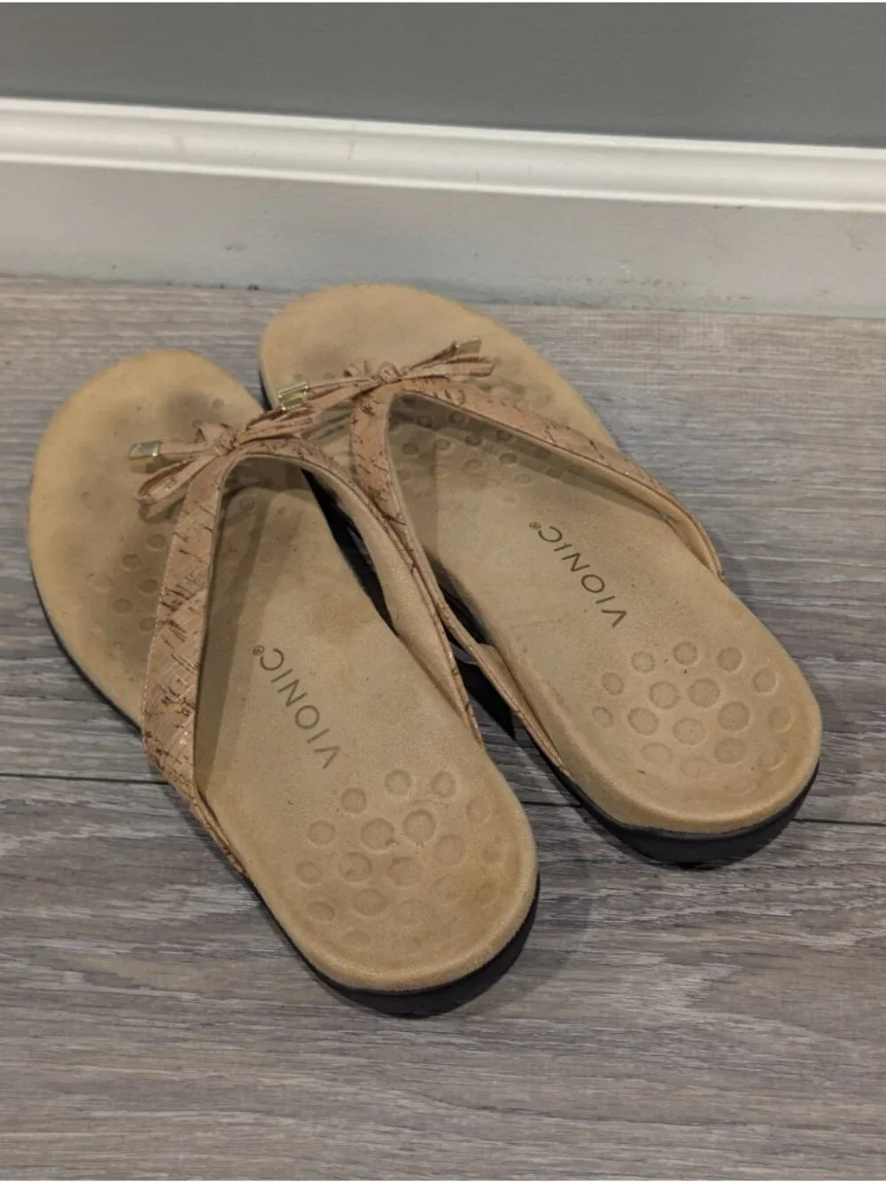 Vionic Bella II Gold Cork Toe-Post Flip Flop Sandals Womens 8.5 Orthotic Comfort